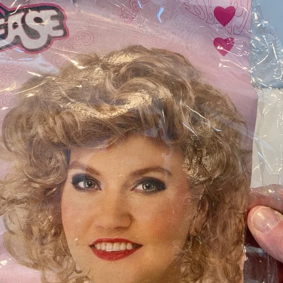 NIP Grease, Sandy Adult Wig - Picture 2 of 5
